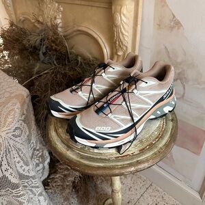 BRAND NEW Salomon Trail Running Shoes in Blush Pink and Black